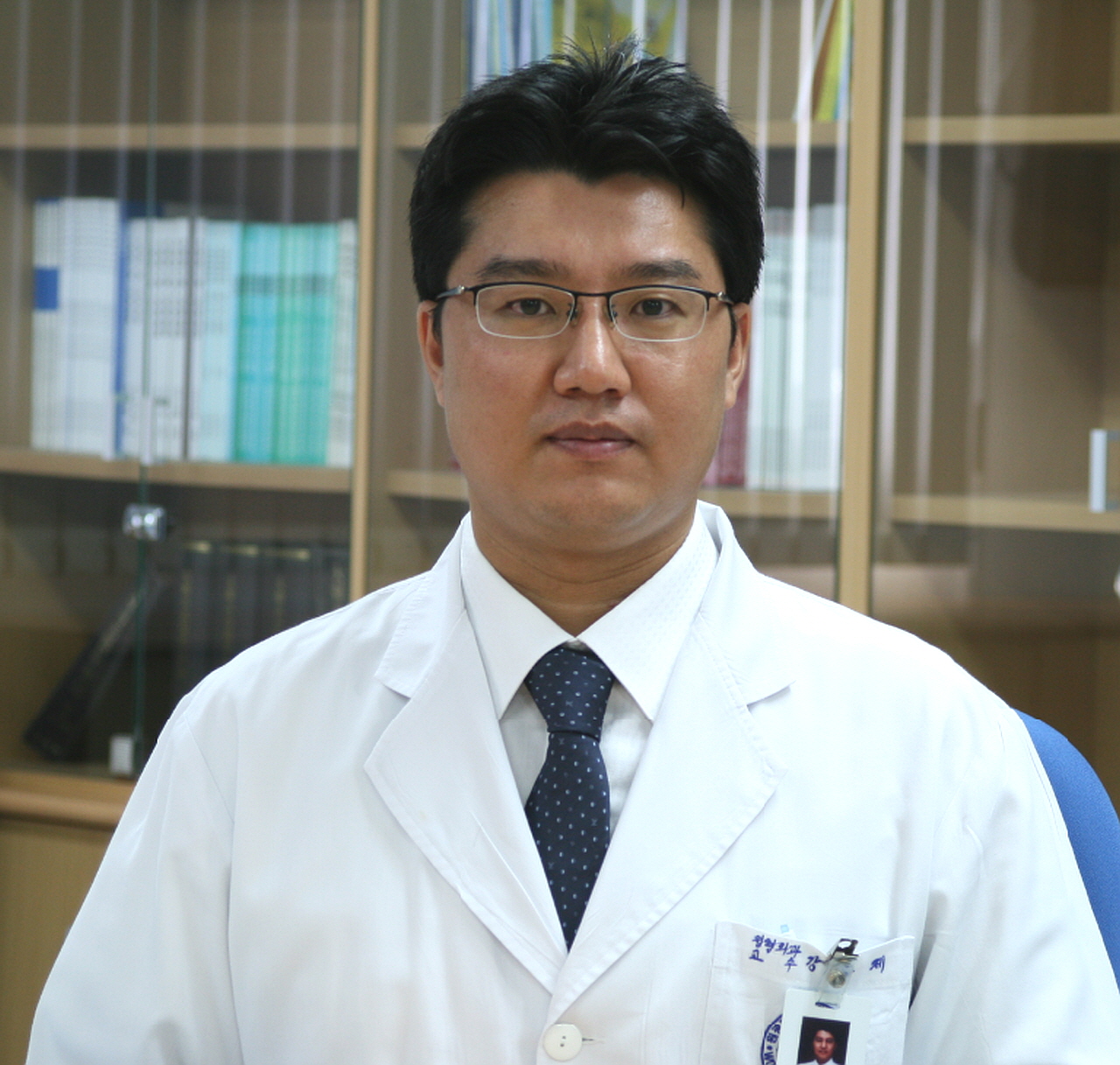 Treasurer Hong Je Kang